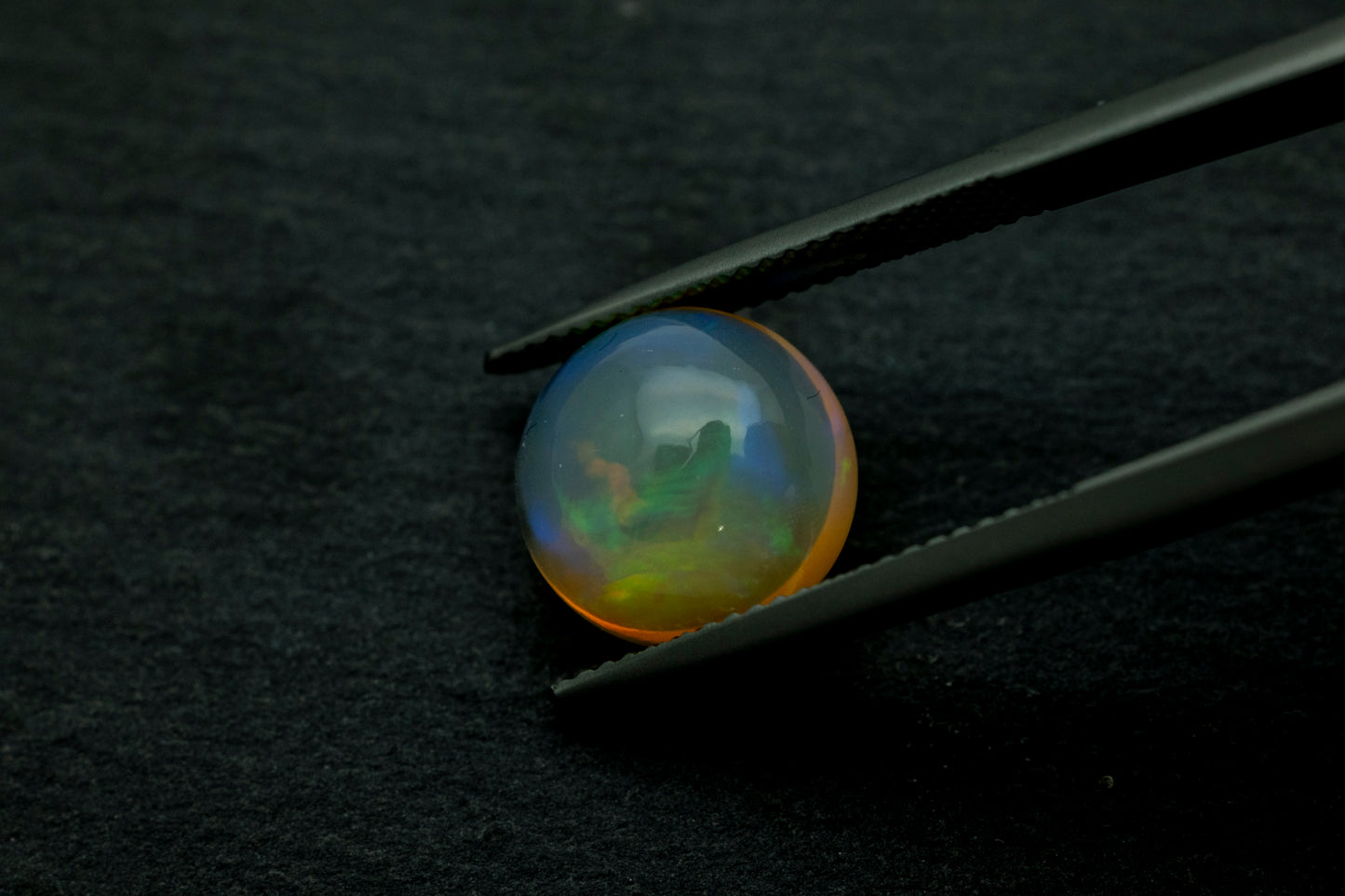 Ethiopian Opal Round Cabochon 4.21ct